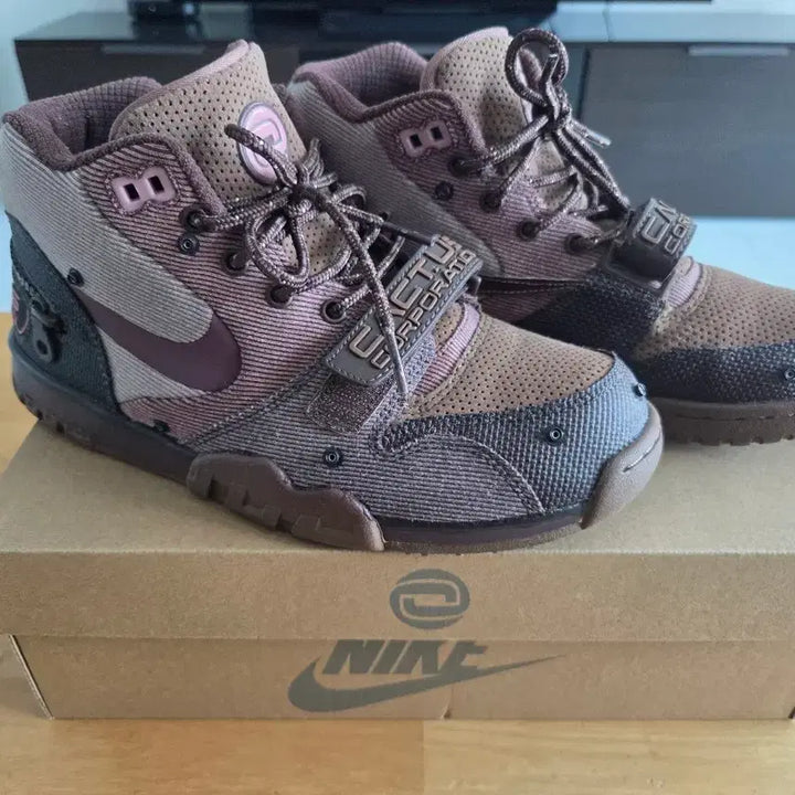 [BUNJANG] Nike Travis Scott Air Trainer 255 Sneakers / 나이키 트래비스 스캇 에어 트레이너 255 판매합니다