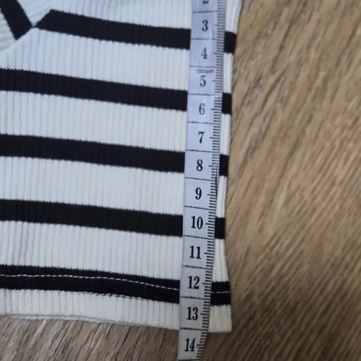[BUNJANG] Showcase Striped Shoulder Slit Mini Dress / 새상품 쇼케이스 단가라 후드 어깨트임 원피스