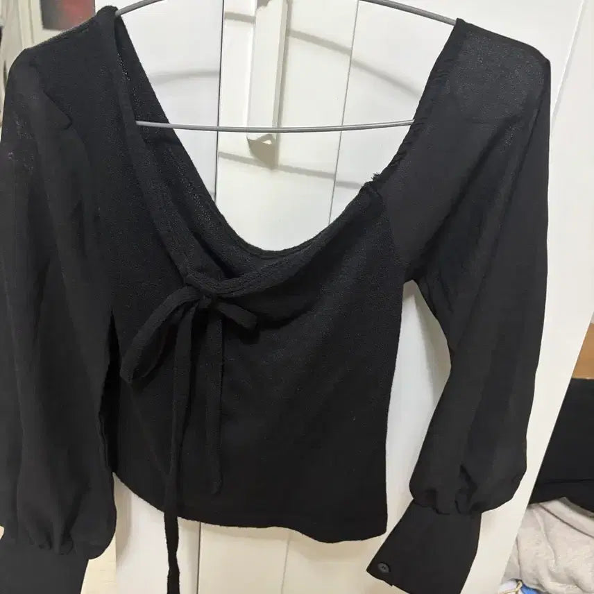 [BUNJANG] Black Shirred Off-Shoulder Blouse / 블랙 끈 셔링 오프숄더 블라우스