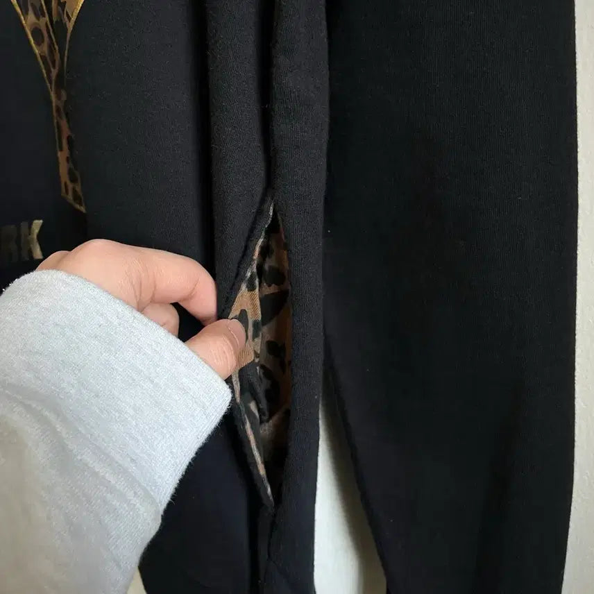 [BUNJANG] Playboy Vintage Tribal Leopard Long Sleeve Sweatshirt / Playboy 플레이보이 빈티지 트라이벌 레오파드 롱슬리브 스웻셔츠