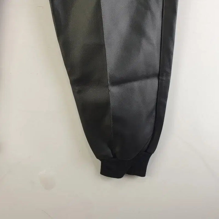 [BUNJANG] FREE Black Leather Pants / 여FREE 밴딩 가죽 바지 블랙 M6382