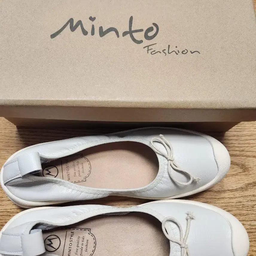 [SOLD OUT] 민토 플랫 슈즈 235(새상품)