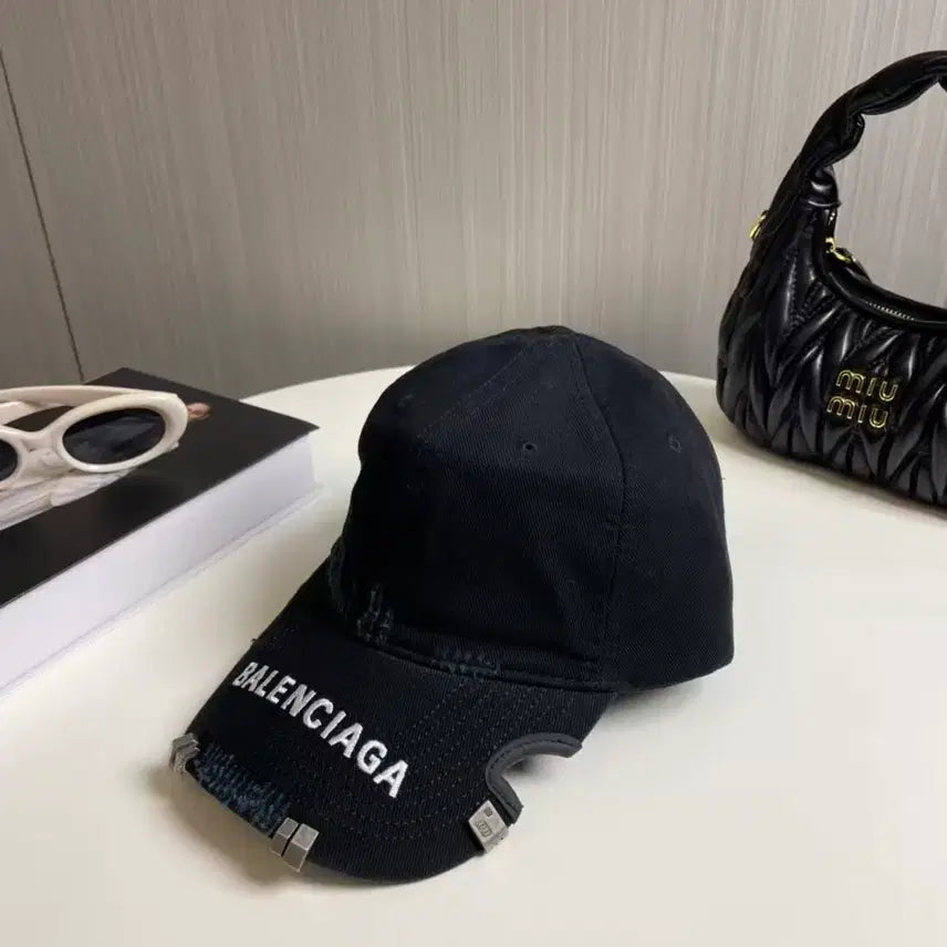 [SOLD OUT] 발렌시아가 블랙 볼캡 모자