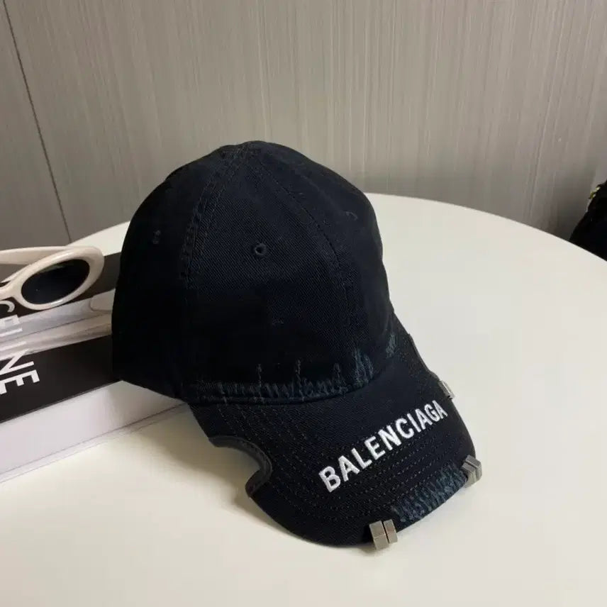 [SOLD OUT] 발렌시아가 블랙 볼캡 모자