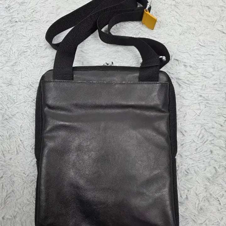 [BUNJANG] Mandarin Duck TOWN Crossbody Bag / 만다리나덕 TOWN 크로스백