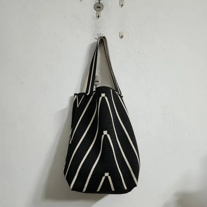 [BUNJANG] Black Stripe Knit Shoulder Bag / 블랙 스트라이프 니트 숄더백