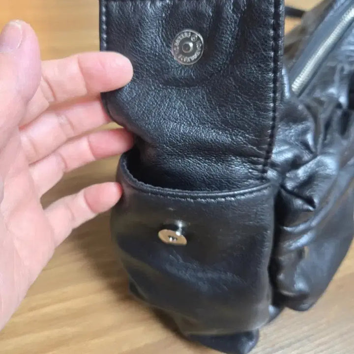 [BUNJANG] Black Leather Shoulder Bag with 4 Pockets / 블랙 가죽 포켓 숄더 백
