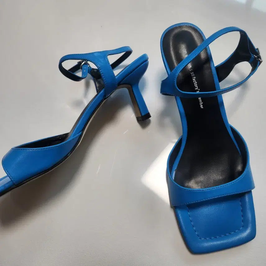 [SOLD OUT] 새상품 블루 샌들 250