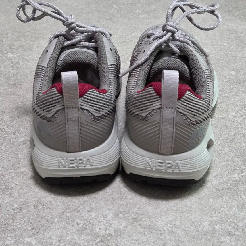 [BUNJANG] Nepa Alife Sneakers 235 / 무료배송) 네파 알리페 운동화 등산화 235