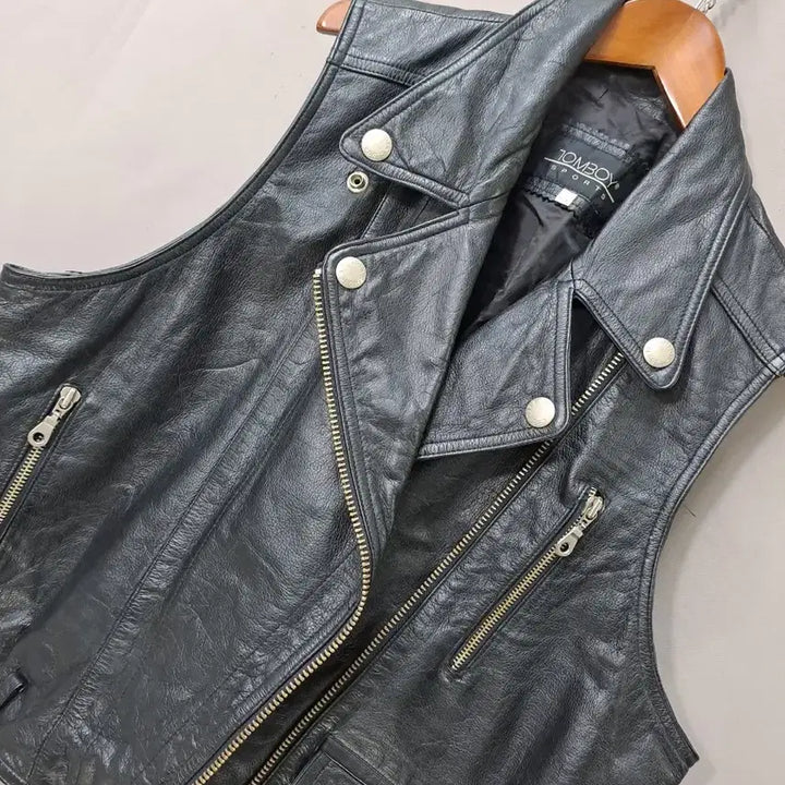 [BUNJANG] Tomboy Black Real Cowhide Leather Vest / 톰보이 블랙 리얼 소가죽 조끼 베스트