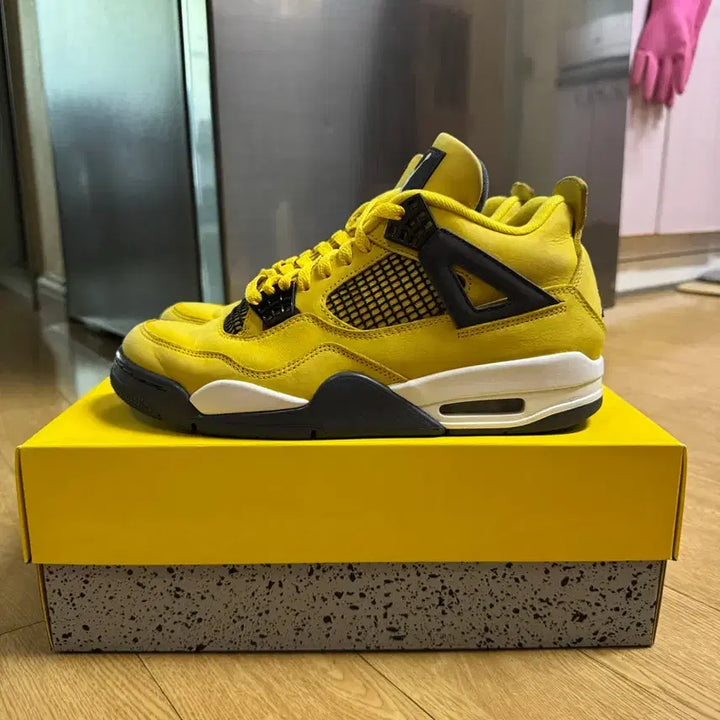 [BUNJANG] Jordan 4 Retro Tour Yellow 270CM Sneakers / 조던 4 레트로 투어 옐로우 270CM