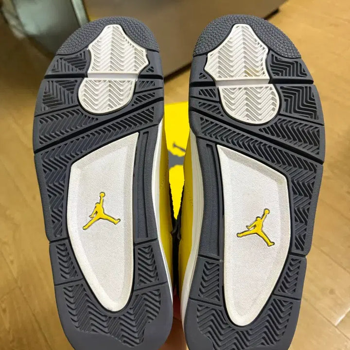 [BUNJANG] Jordan 4 Retro Tour Yellow 270CM Sneakers / 조던 4 레트로 투어 옐로우 270CM