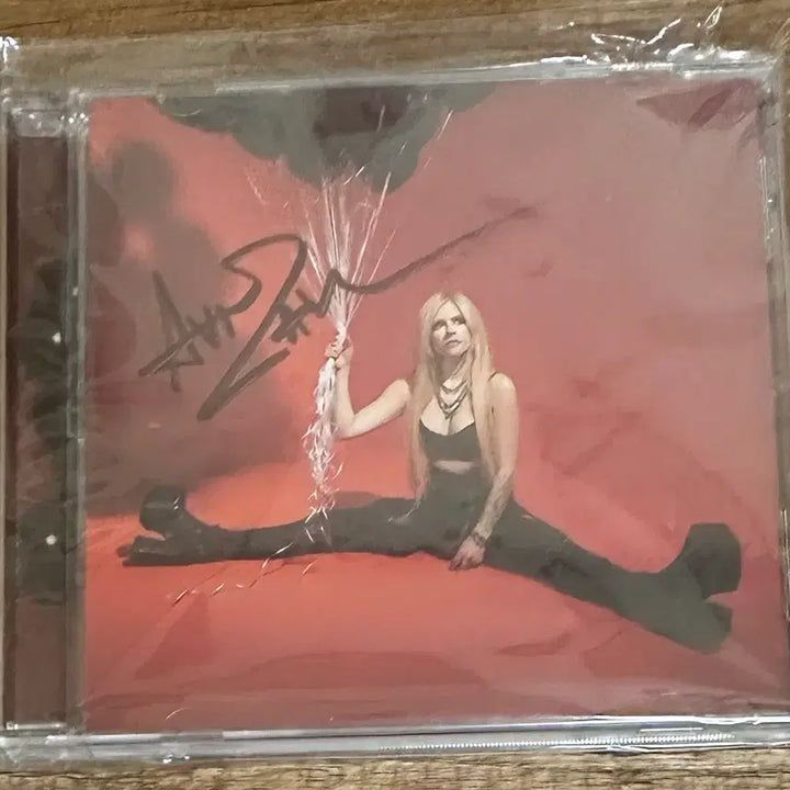 [SOLD OUT] 에이브릴 라빈 싸인 앨범 cd Love Sux Avril Lavigne