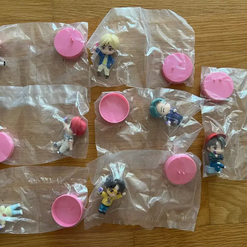 [BUNJANG] BTS x Baskin Robbins Collaboration Figure &amp; Eco Bag Bundle Set / 방탄소년단 배스킨라빈스 콜라보 피규어 및 에코백