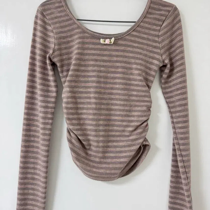 [BUNJANG] Rose Ribbon Stripe Long Sleeve T-shirt / 배색 로즈 리본 스트라이프 티셔츠