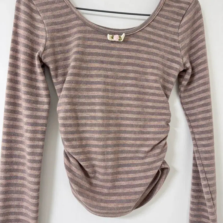 [BUNJANG] Rose Ribbon Stripe Long Sleeve T-shirt / 배색 로즈 리본 스트라이프 티셔츠
