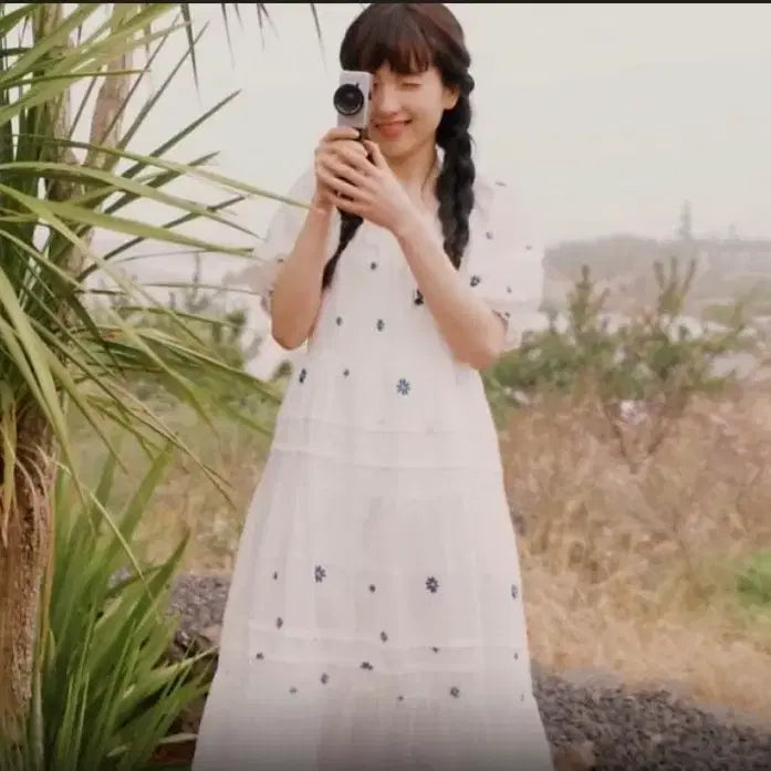 [BUNJANG] Thursday Island Embroidered Back Slit Dress / 써스데이아일랜드 백트임 자수 원피스