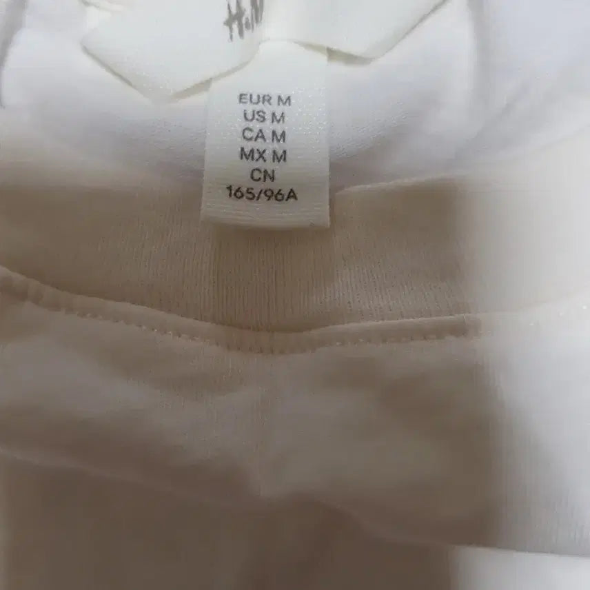 [BUNJANG] H&amp;M Paris Ivory T-shirt / H&amp;M 파리 반팔티 아이보리