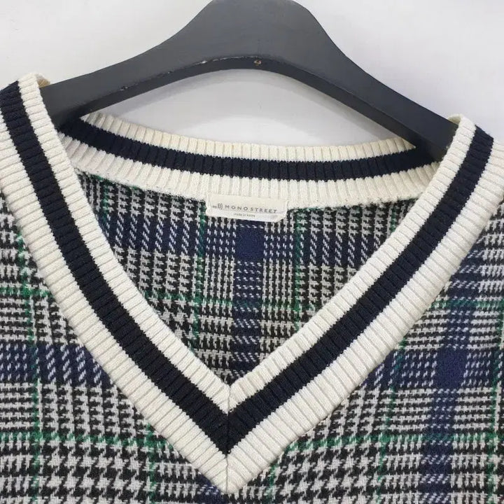 [BUNJANG] FREE V-Neck Checkered Knit Top / 여FREE 브이넥 체크 니트 M6373