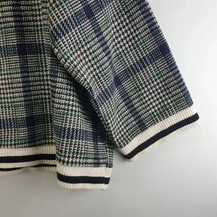 [BUNJANG] FREE V-Neck Checkered Knit Top / 여FREE 브이넥 체크 니트 M6373