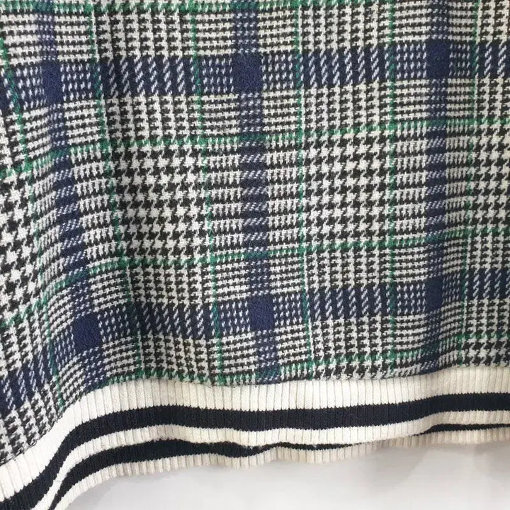 [BUNJANG] FREE V-Neck Checkered Knit Top / 여FREE 브이넥 체크 니트 M6373