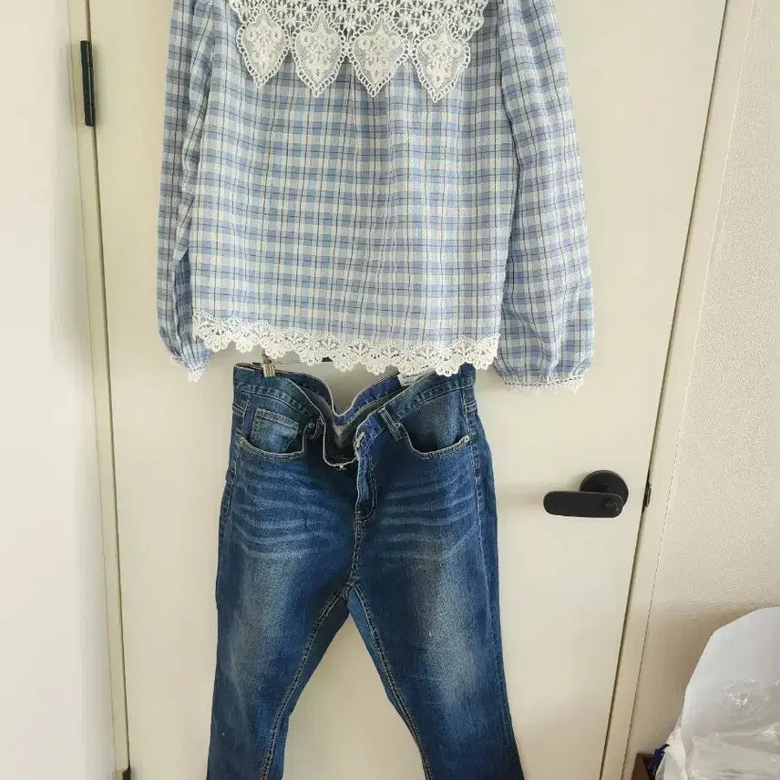 [BUNJANG] Checkered Blouse with Lace Detail / 체크 블라우스 레이스