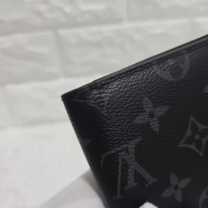 [SOLD OUT] [정품/무료배송]루이비통 모노그램 이클립스 반지갑