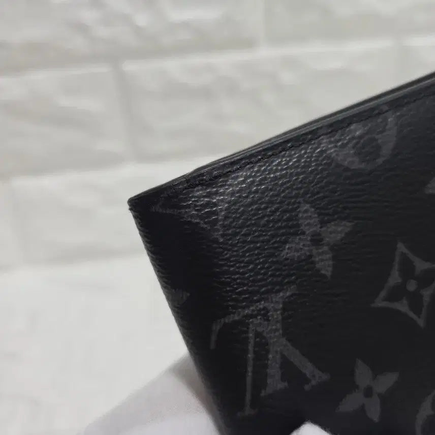 [SOLD OUT] [정품/무료배송]루이비통 모노그램 이클립스 반지갑