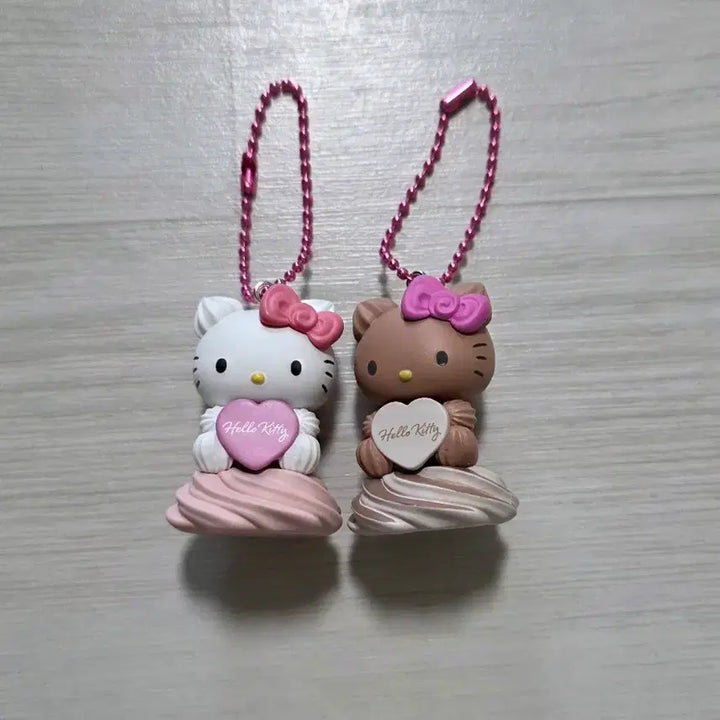 [SOLD OUT] 산리오 헬로키티 휘핑크림 피규어 2종세트