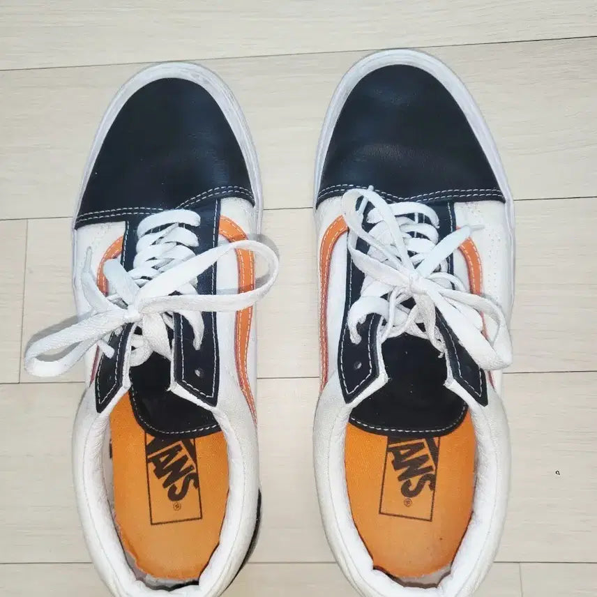 [BUNJANG] Vans Black/White/Orange Sneakers / 반스  블랙/화이트/오렌지 스니커즈260