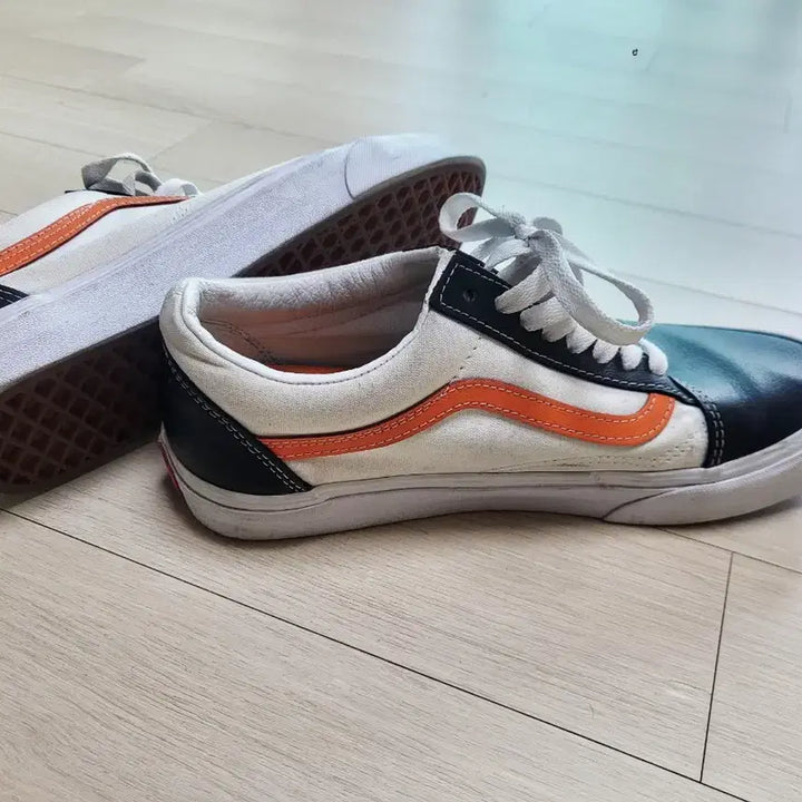 [BUNJANG] Vans Black/White/Orange Sneakers / 반스  블랙/화이트/오렌지 스니커즈260