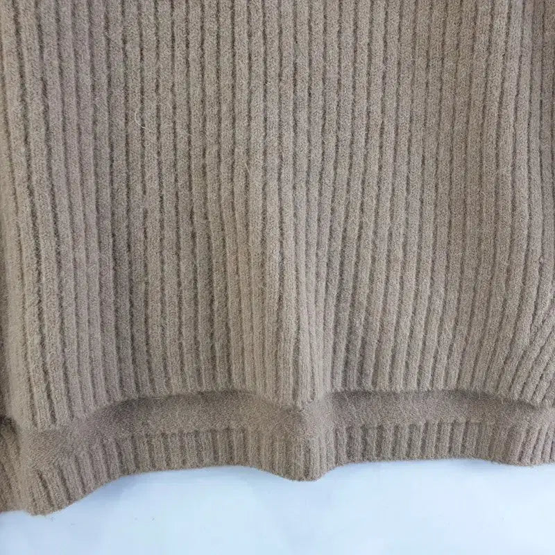 [BUNJANG] FREE Brown Turtleneck Knit Sweater / 여FREE 목폴라 니트 브라운 M6380