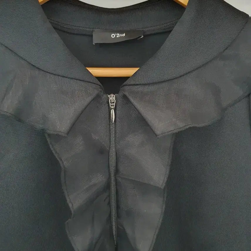[SOLD OUT] 한섬 오즈세컨 프릴 하프 집업 블라우스 44~55