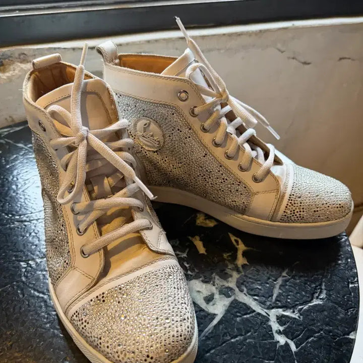 [SOLD OUT] 크리스찬 루부탱 루이스 스트라스 화이트 하이탑 42