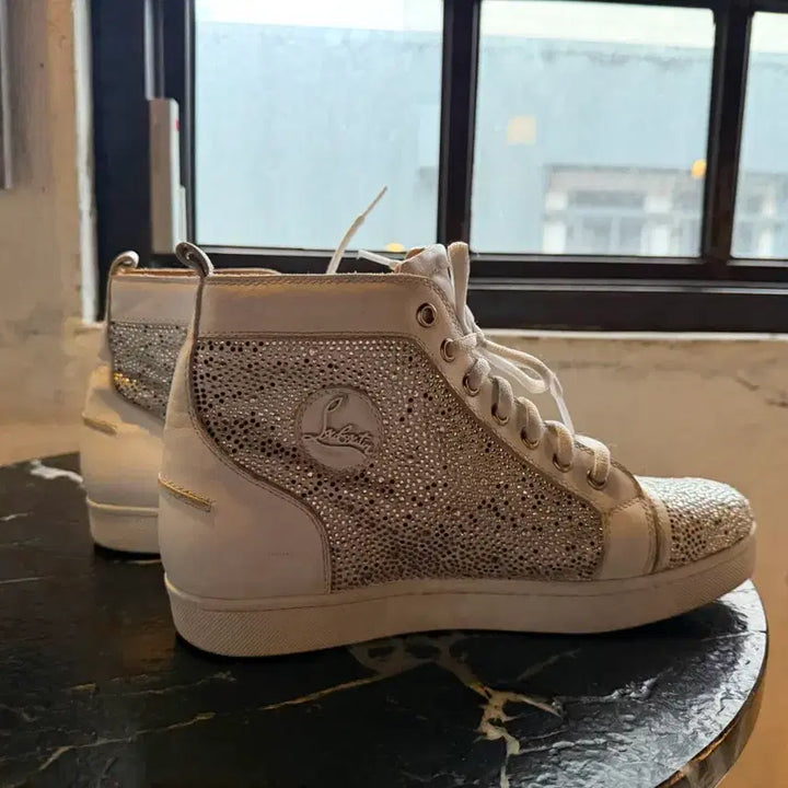 [SOLD OUT] 크리스찬 루부탱 루이스 스트라스 화이트 하이탑 42