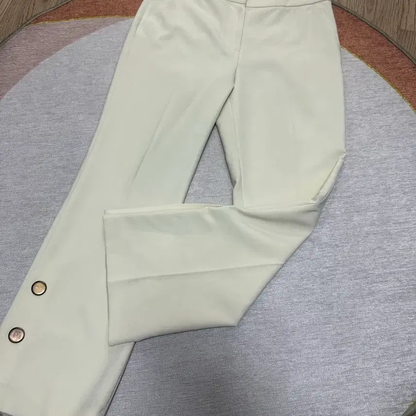 [BUNJANG] Maje Ivory Semi Bootcut Pants / 마쥬 여성 세미 부츠컷 아이보리 팬츠 1사이즈 부츠컷슬랙스