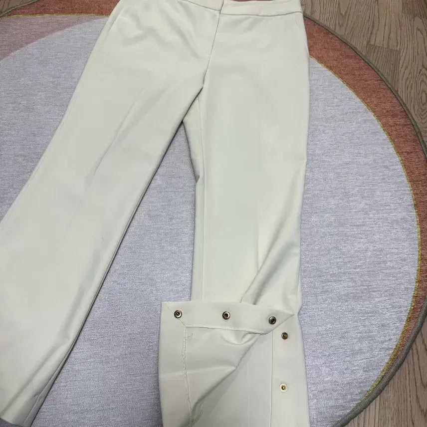 [BUNJANG] Maje Ivory Semi Bootcut Pants / 마쥬 여성 세미 부츠컷 아이보리 팬츠 1사이즈 부츠컷슬랙스