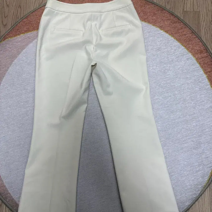 [BUNJANG] Maje Ivory Semi Bootcut Pants / 마쥬 여성 세미 부츠컷 아이보리 팬츠 1사이즈 부츠컷슬랙스