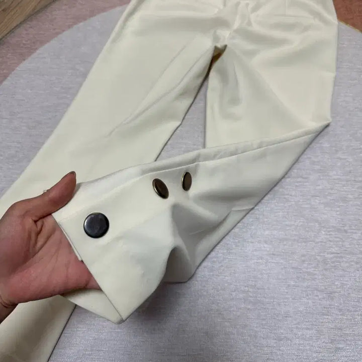 [BUNJANG] Maje Ivory Semi Bootcut Pants / 마쥬 여성 세미 부츠컷 아이보리 팬츠 1사이즈 부츠컷슬랙스