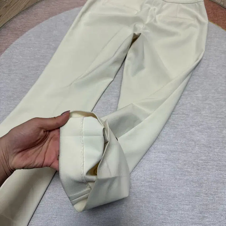 [BUNJANG] Maje Ivory Semi Bootcut Pants / 마쥬 여성 세미 부츠컷 아이보리 팬츠 1사이즈 부츠컷슬랙스
