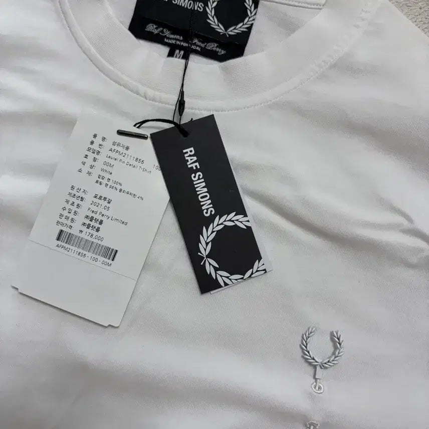 [BUNJANG] Raf Simons x Fred Perry Laurel Wreath Pin T-shirt (White) / [M]라프시몬스x프레드페리 라프 로렐리스 핀 반팔티셔츠 (화이트)