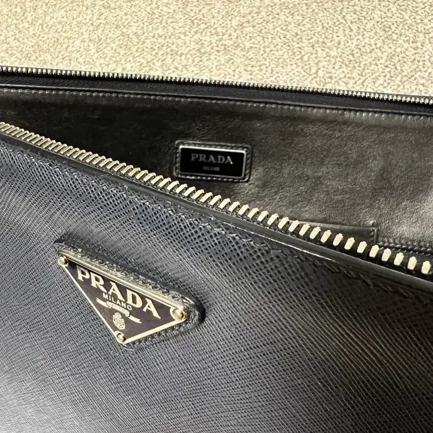 [SOLD OUT] 프라다 사피아노 클러치백 (블루)