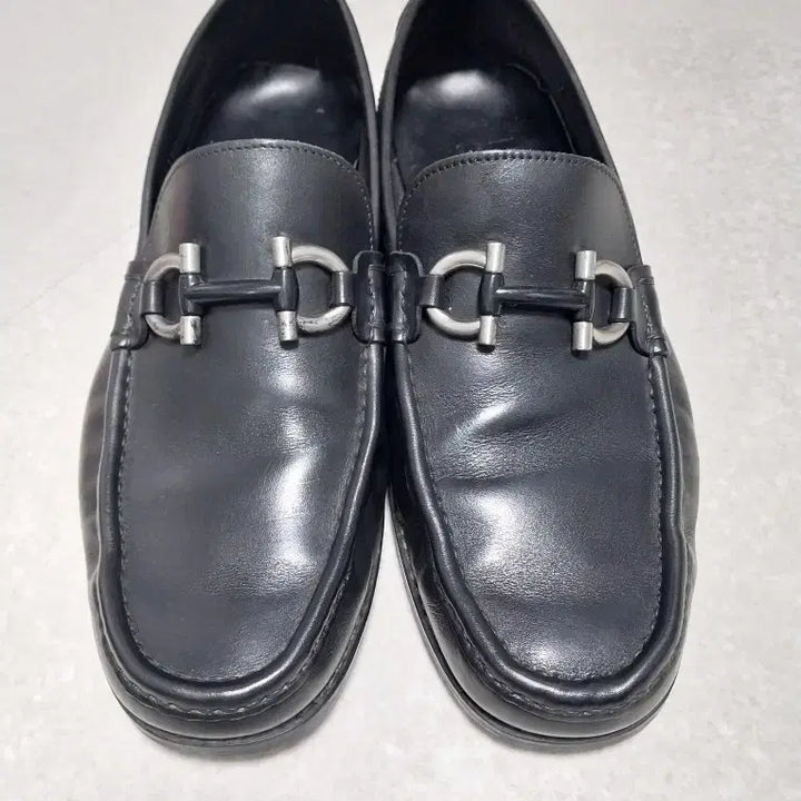[SOLD OUT] 페라가모 검정색 가죽 로퍼 남성 구두 7(265)