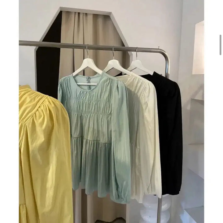 [BUNJANG] Shirring Tiered Blouse Mint Free Size / 에이블리 지그재그 셔링 캉캉 블라우스 민트 (44~88) 프리사이즈