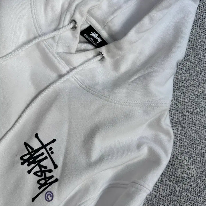 [BUNJANG] Stussy White Cut-off Cropped Hoodie / 스투시(Stussy) 화이트 컷오프 크롭 후드티