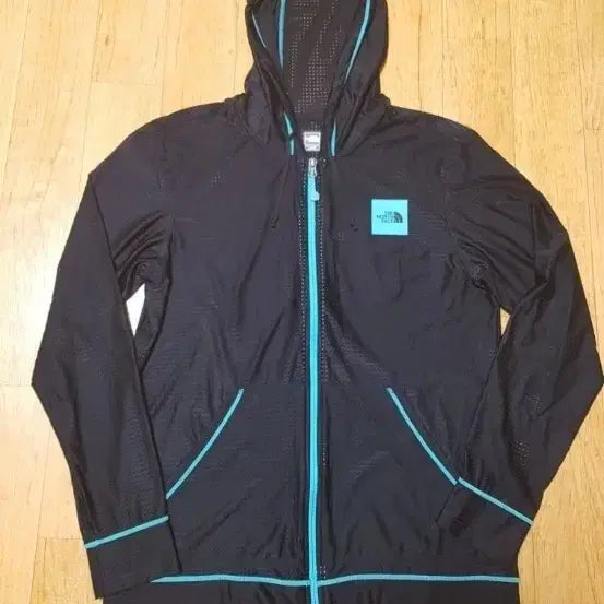 [SOLD OUT] 정품,새옷수준) 노스페이스 여름용 냉감 메쉬 후드 기능성 블랙자켓 100