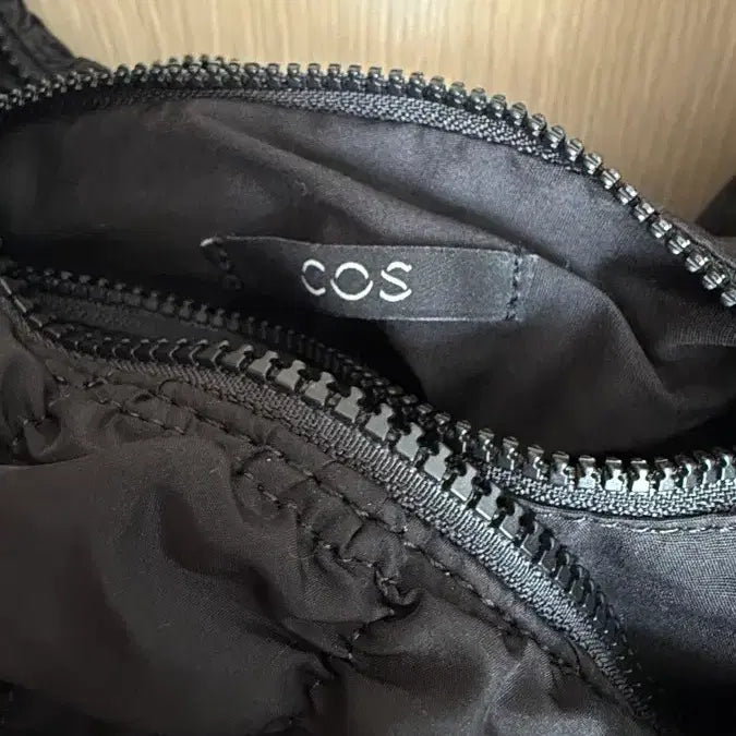 [BUNJANG] COS 코스 퀼팅백 오버사이즈 / COS 코스 퀼팅백 오버사이즈