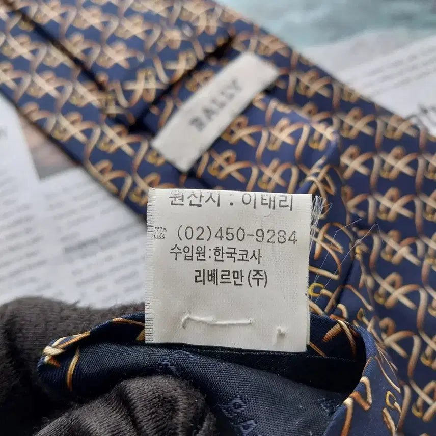 [SOLD OUT] 발리 실크 네이비 로고 패턴 넥타이 9.7cm A+등급 k2516