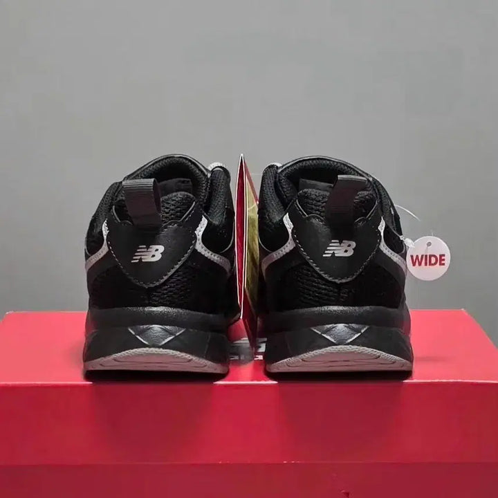 [BUNJANG] New Balance 950 Sneakers 235 [New] / 뉴발란스 950 운동화 235 [새상품]