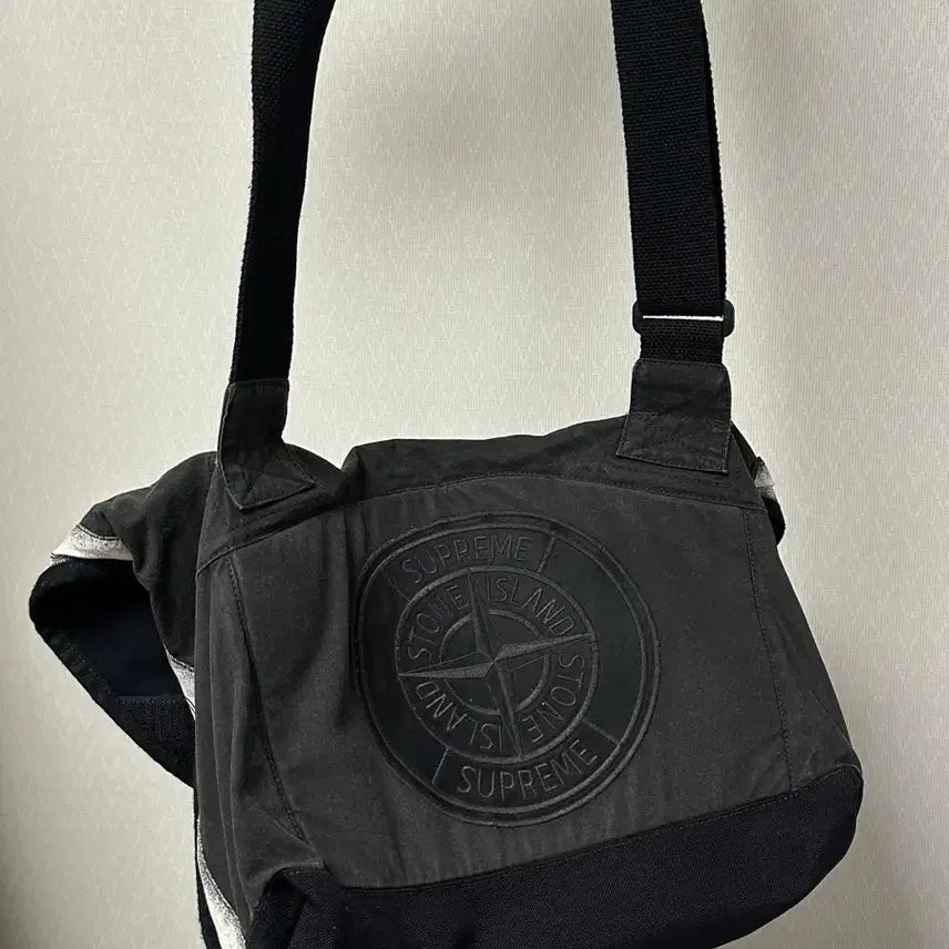 [BUNJANG] Stone Island x Supreme Collaboration Crossbody Bag OS Black / 스톤아일랜드 x 슈프림 콜라보 크로스백 os 블랙